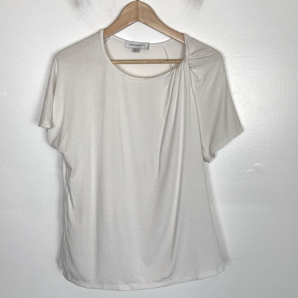 Amour Vert Women's Soft Knit Top Size L Color White Short Sleeves - Picture 2 of 9